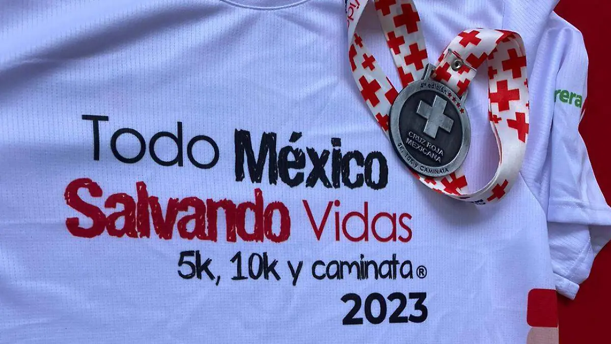 Esta será la playera y medalla que reciban los participantes de la carrera 'Todo México Salvando Vidas'